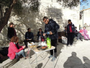 Le goûter sur la place de Ste Croix de Quintillargues