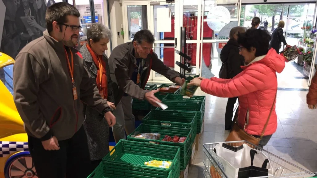 Les résidents de « La Bastide Henri Blachère » de Grabels répondent présent à la collecte nationale de la Banque Alimentaire.