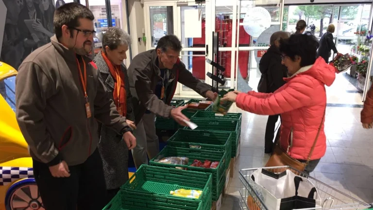 Les résidents de « La Bastide Henri Blachère » de Grabels répondent présent à la collecte nationale de la Banque Alimentaire.