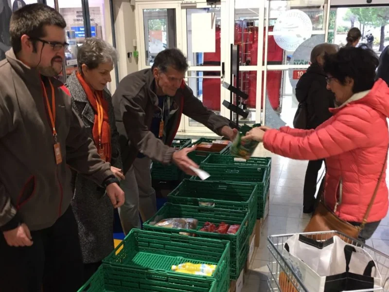 Les résidents de « La Bastide Henri Blachère » de Grabels répondent présent à la collecte nationale de la Banque Alimentaire.