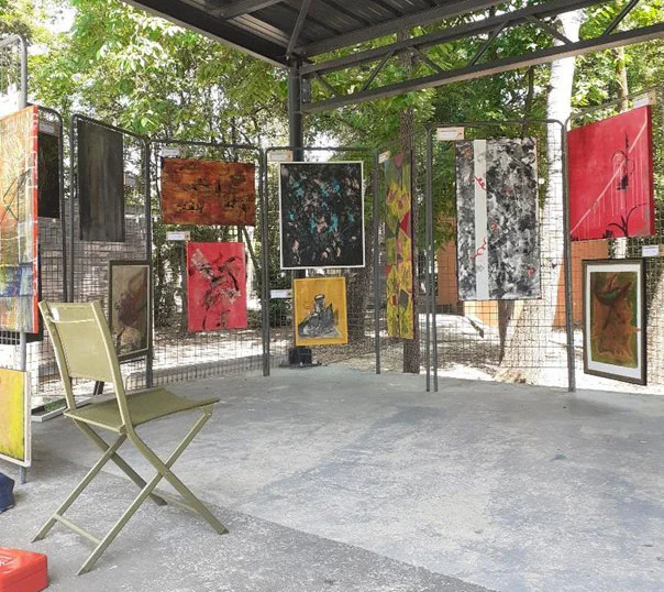 Espoir Hérault reçoit en don une centaine de tableaux et organise une vente solidaire